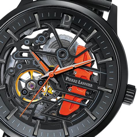 Composition de différentes montres Pierre Lannier homme mettant en avant la variété des bracelets (acier, cuir) et des cadrans (ronds, rectangulaires) et des couleurs.