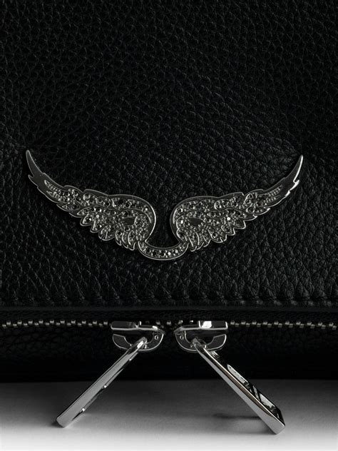 Détail des ailes emblématiques Zadig & Voltaire sur le sac Moonrock