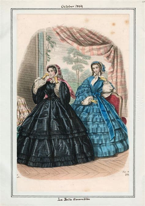Illustration de mode présentant des robes crinolines et les colliers drapés typiques du Second Empire.