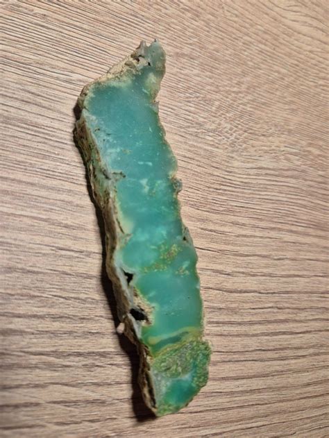représentation de la couleur verte caractéristique de la chrysoprase