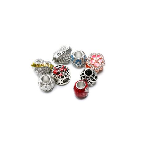 Collection de Charms Pandora variés avec des symboles et des pierres