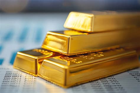 Infographie comparant la symbolique de l'or et de l'argent dans les bijoux