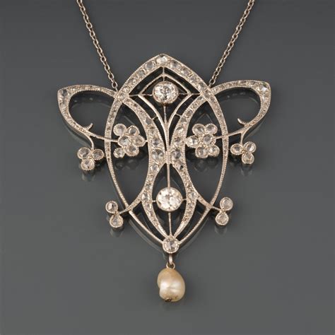 Pendentif Art Nouveau en or et émaux