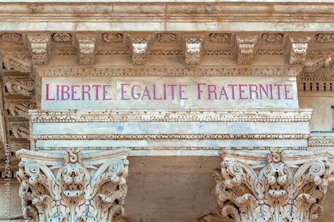 Détail de la gravure de la devise 