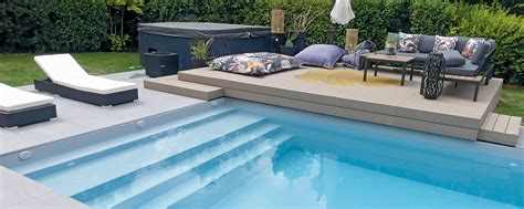 Schéma illustrant les différentes options de personnalisation d'un bracelet d'amitié : choix du cordon, de la longueur, et de la gravure.