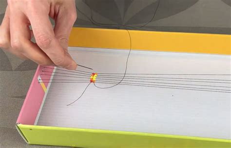 Planche à dessin pour organiser les perles d'un bracelet