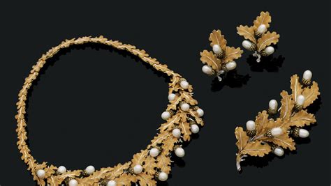 Une pièce de joaillerie Buccellati des années 1960, ornée de motifs de feuilles.