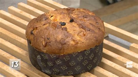 Gros plan sur la mie aérée du Panettone et sur la texture délicate du Pandoro saupoudré de sucre glace.