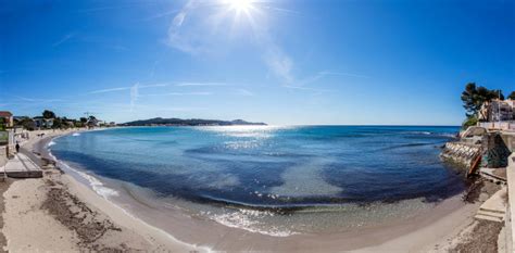 Vue aérienne de la côte de La Seyne-sur-Mer avec la plage de Mar Vivo