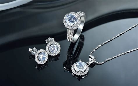 Une sélection de bijoux en diamants Pandora pour illustrer leur élégance et leur polyvalence.