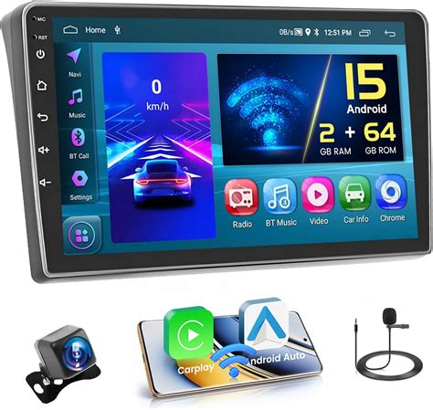 Gros plan sur l'écran tactile de l'autoradio affichant une carte GPS.