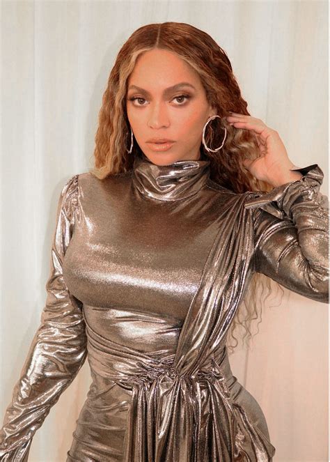 Beyoncé portant des bijoux Messika lors d'une performance.