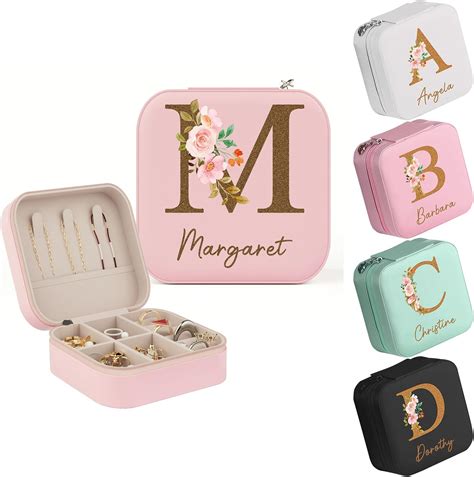 Boîte et bijoux d'une tombe de jeune fille. XIe siècle.