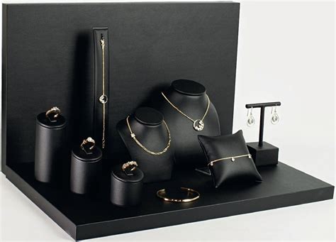 Photo de la boutique Selfor Décor avec une sélection de présentoirs