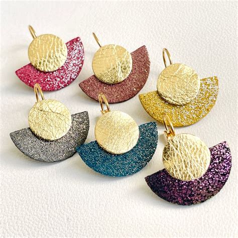 Collection de bijoux en cuir pailleté recyclé