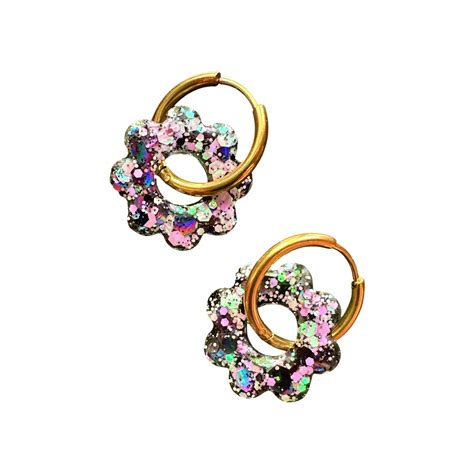 Variété de boucles d'oreilles pailletées