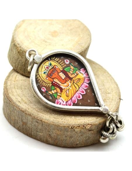 Collection de bijoux ethniques représentant Ganesh et Shiva.