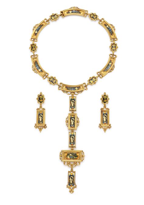 Exemple de parure du XIXe siècle, collier et boucles d'oreilles assortis