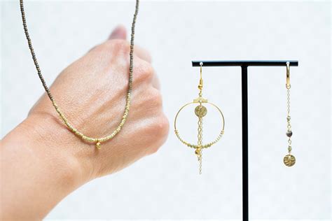 Exemples de bijoux créés lors d'un atelier DIY