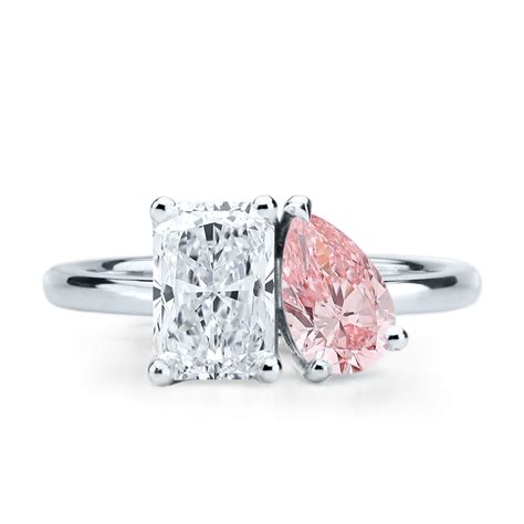 Variété de styles de bagues en or blanc : solitaire, toi et moi, jonc, marquise