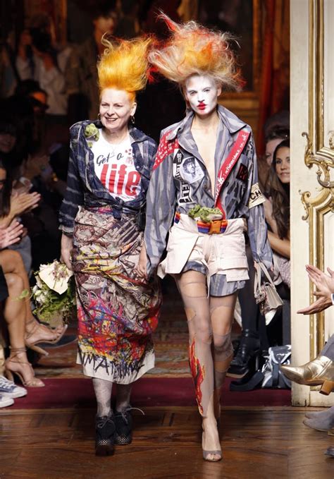 Collection de vêtements et accessoires Vivienne Westwood, alliant punk et luxe