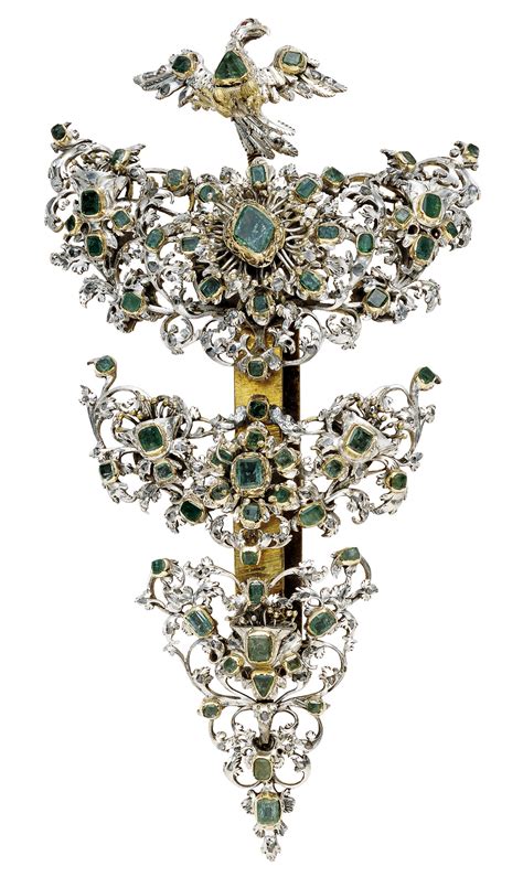 Schéma d'un ornement de corsage triangulaire du XVIIIe siècle avec ses éléments décoratifs en argent, diamants et émeraudes.