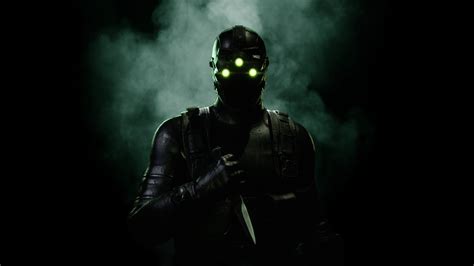 Sam Fisher en position furtive, éclairé par une faible lumière