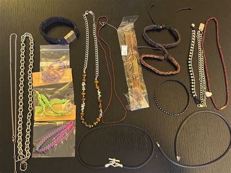 Sélection de colliers et bracelets fantaisie de style bohème, proposés par la bijouterie Malice.