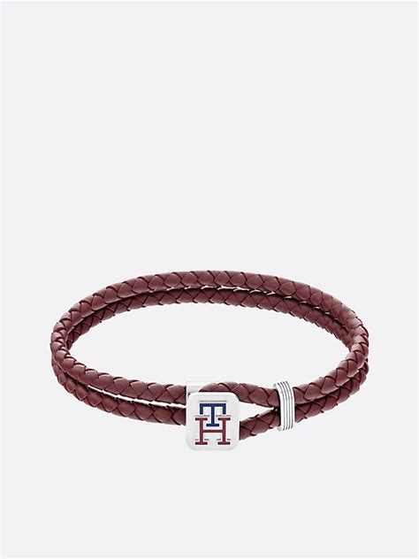 Collection de bracelets Tommy Hilfiger pour homme en différents matériaux : cuir, acier, perles.