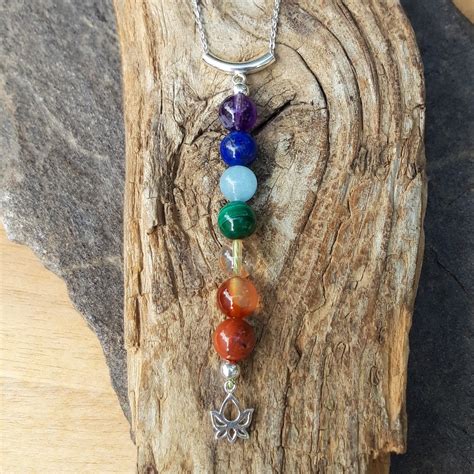 Pendentif 7 chakras avec pierres naturelles et cristal de roche
