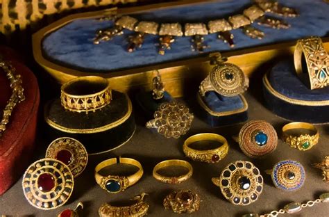Collection de bijoux anciens de style ottoman avec des motifs d'œil