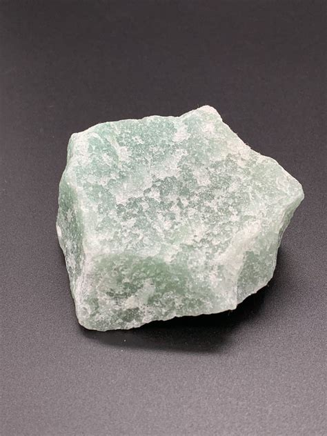 Illustration ancienne représentant des objets sculptés en Aventurine.