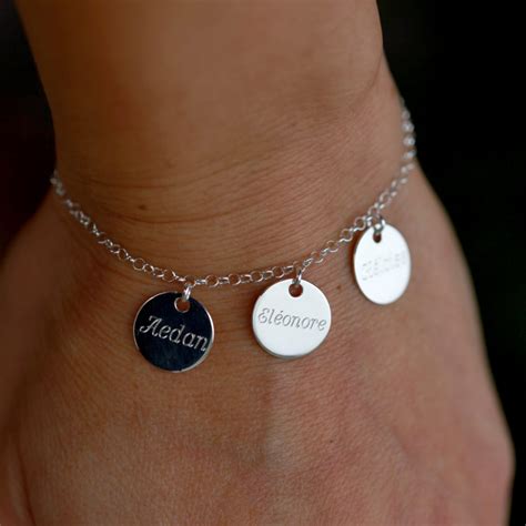 Exemple de bracelet femme avec plusieurs charms