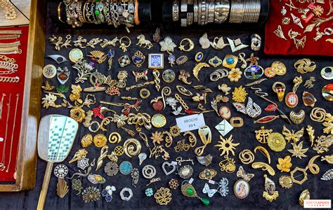 Photographie d'une sélection de bijoux vintage et anciens de la boutique Diamantiques.