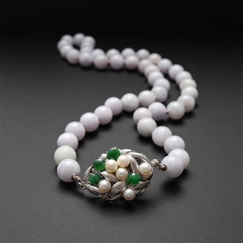 Photo du célèbre collier Hutton-Mdivani composé de perles de jade impérial