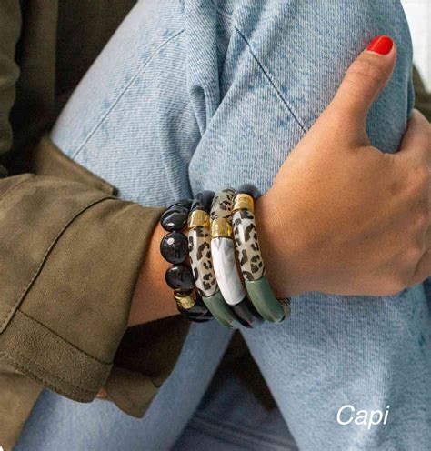 Photo d'un bracelet fantaisie Parabaya aux couleurs blanc cassé, ambre et beige marbré