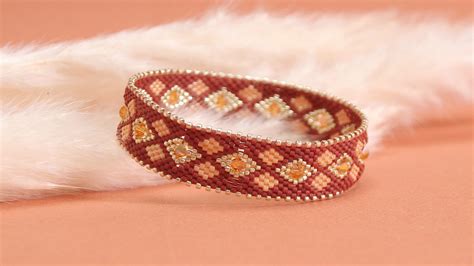 Bijou fantaisie réalisé avec des perles Miyuki Delica orange, bronze et or