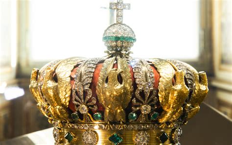 La couronne de l'impératrice Eugénie ornée de diamants et d'émeraudes