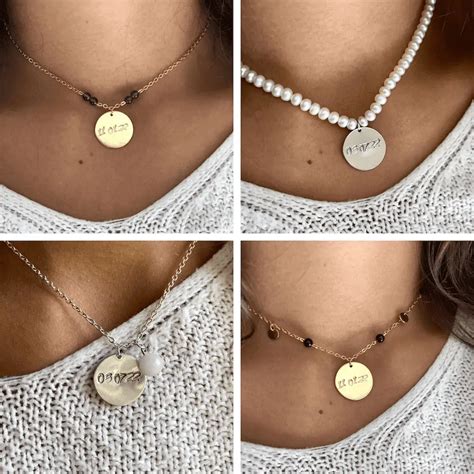 Illustration d'une variété de pendentifs de colliers personnalisés avec différentes formes et gravures.