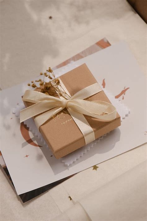 Emballage cadeau élégant CLEOR, prêt à offrir.