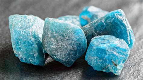 Exemples de bijoux fantaisie réalisés avec de l'apatite bleue