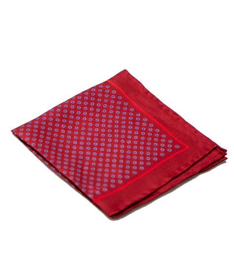 Pochette de costume en soie aux motifs raffinés