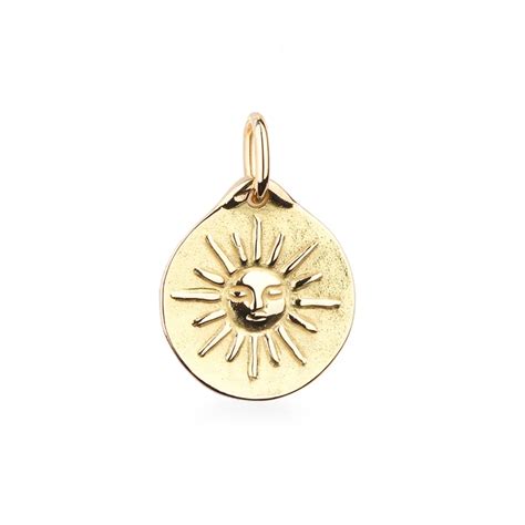 Collection de pendentifs variés en plaqué or 18 carats : soleil, médaille antique, cercle