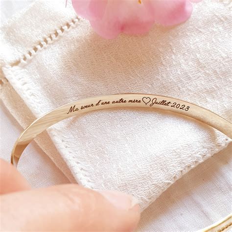 Exemple de typographies disponibles pour la gravure sur un bracelet jonc.