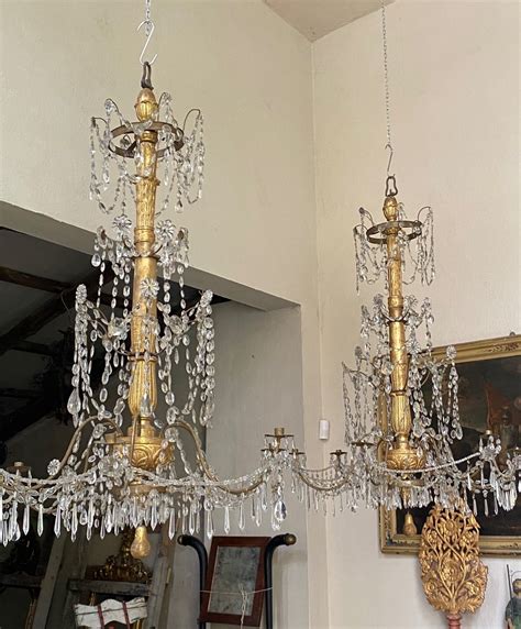 Divers modèles de lustres anciens avec des références variées