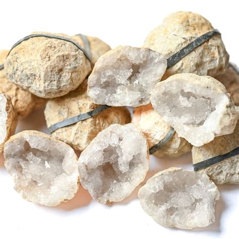 Géode de quartz servant au rechargement des pierres minérales
