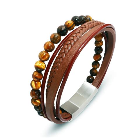 Collection de bijoux Trabbia Vuillermoz : bagues, boucles d'oreilles, bracelets et pendentifs ornés de rubis.