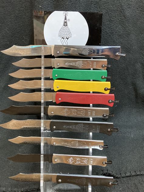 Schéma simplifié de la conception du couteau Douk-Douk avec ses composants principaux : lame, manche, ressort et anneau.