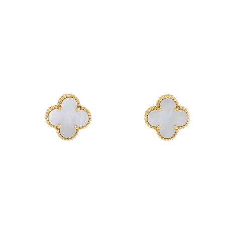 Boucles d'oreilles Van Cleef & Arpels Magic Alhambra en or rose, diamants et nacre