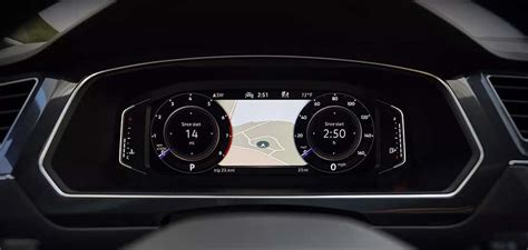 Illustration de l'affichage tête haute dans le cockpit d'une Volkswagen Tiguan